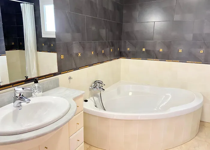 Bequia * Lloret de Mar